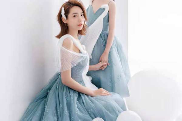 【亲子照】·3个主题·3套服装·20张精修·拍摄120分钟