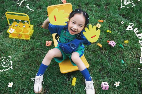 【外景系列】·6个主题·14套服装·56张精修·拍摄120分钟