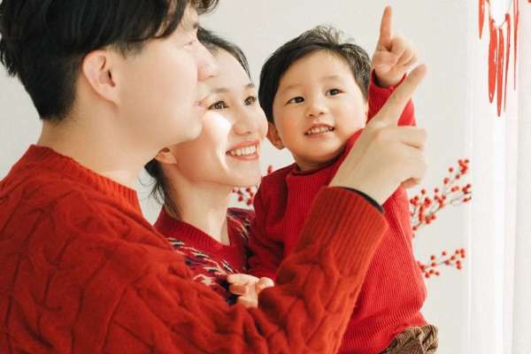【亲子照】·1个主题·1套服装·12张精修·拍摄120分钟