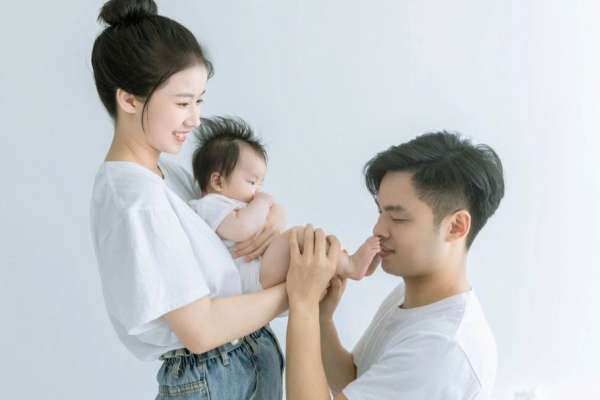 2个主题·6套服装·12张精修·拍摄120分钟