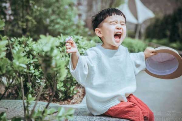 【亲子照】·4个主题·4套服装·20张精修·拍摄120分钟