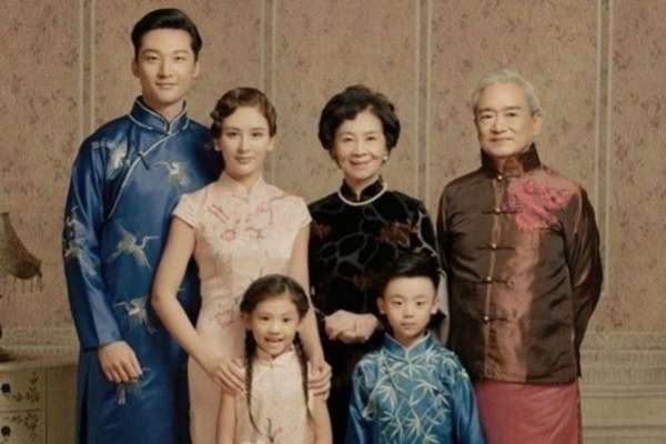 【全家福】·1个主题·6套服装·18张精修·拍摄90分钟