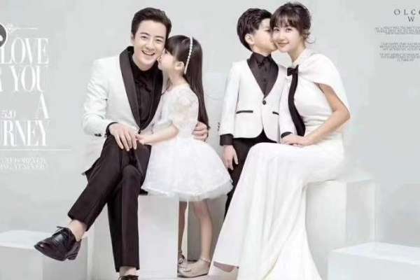 【亲子照】·8个主题·1套服装·6张精修·拍摄180分钟