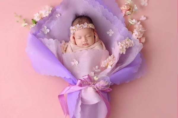 【新生儿】·4个主题·4套服装·18张精修·拍摄120分钟
