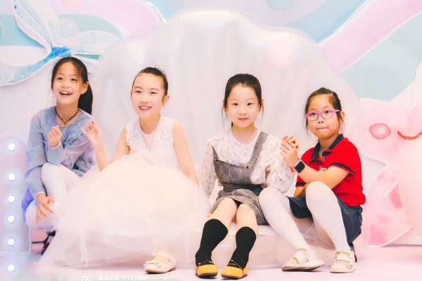 【周岁照】·1个主题·1套服装·45张精修·拍摄150分钟