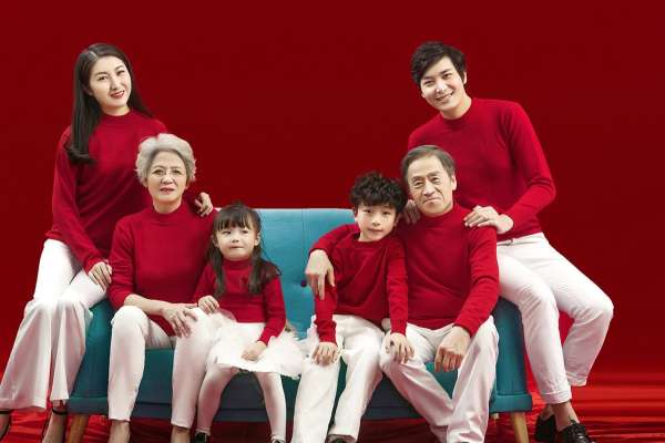【全家福】·1个主题·1套服装·6张精修·拍摄120分钟