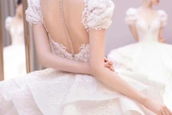 【妈妈照】·3个主题·3套服装·20张精修·拍摄90分钟