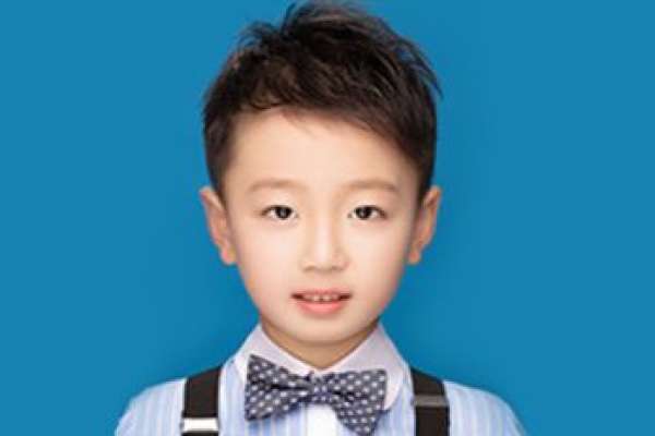 【证件照】·0套服装·1张精修·拍摄5分钟