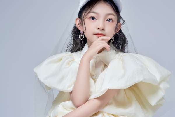 3个主题·3套服装·24张精修·拍摄120分钟