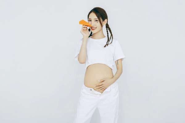 【孕妇照】·2个主题·2套服装·12张精修·拍摄90分钟