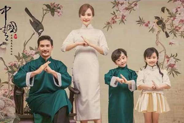 【亲子照】·1个主题·2套服装·16张精修·拍摄120分钟