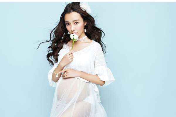 【妈妈照】·1个主题·3套服装·18张精修·拍摄180分钟