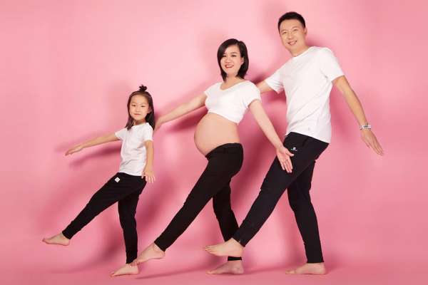 【孕妇照】·2个主题·2套服装·16张精修·拍摄180分钟