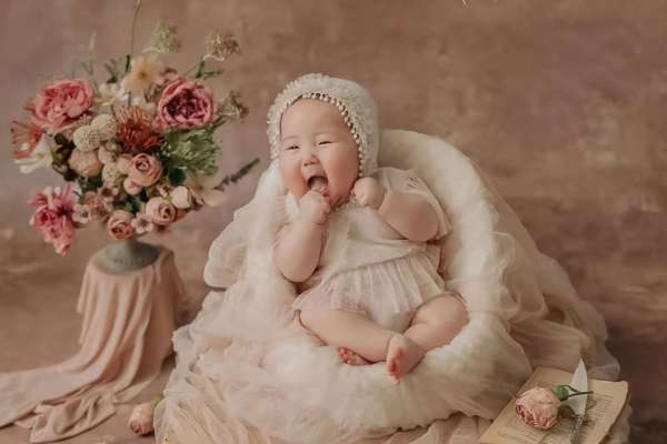 【百天照】·3个主题·3套服装·20张精修·拍摄180分钟