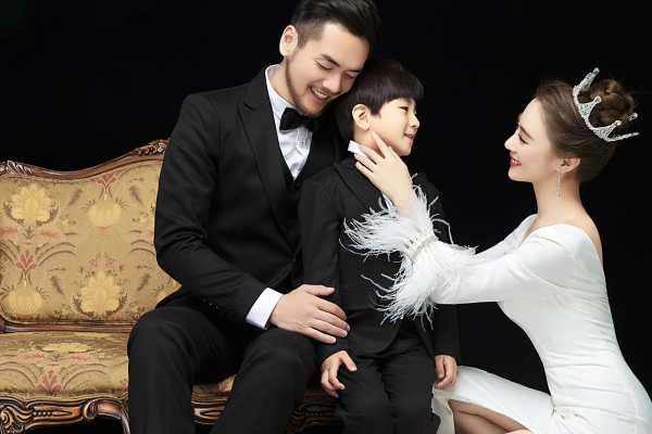 【亲子照】·3个主题·3套服装·26张精修·拍摄180分钟