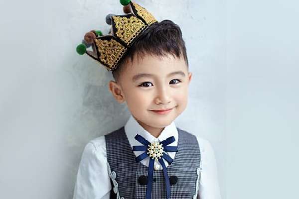 【宝宝照】·3个主题·3套服装·23张精修·拍摄150分钟