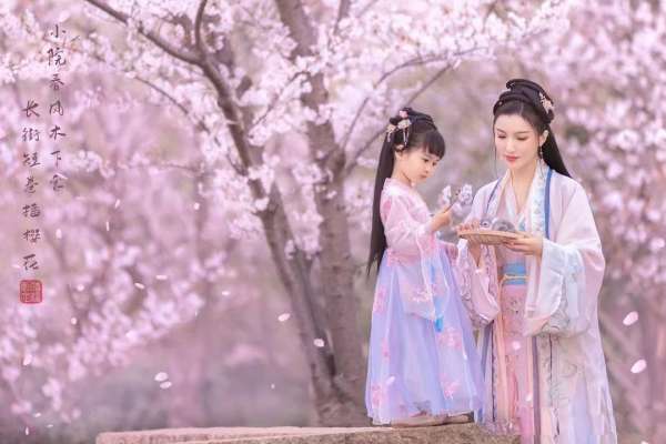 【全家福】·2个主题·2套服装·10张精修·拍摄120分钟