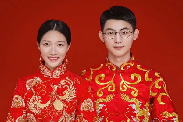 【证件照】·1个主题·1套服装·1张精修·拍摄40分钟