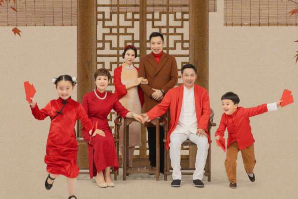 【全家福】·6个主题·5套服装·20张精修·拍摄90分钟