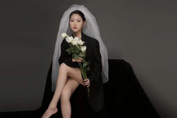 【网红主题】·3个主题·3套服装·12张精修·拍摄120分钟