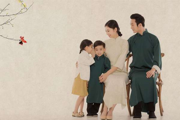 【全家福】·4个主题·4套服装·30张精修·拍摄90分钟