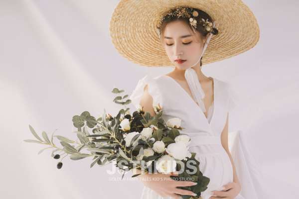 【孕妇照】·2个主题·2套服装·8张精修·拍摄90分钟