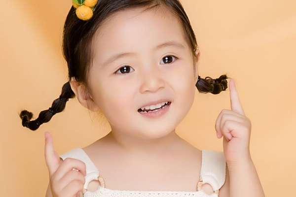 3个主题·3套服装·12张精修·拍摄90分钟