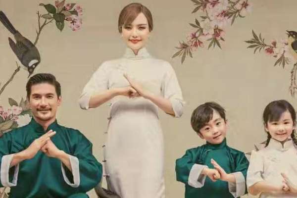 【全家福】·2个主题·1套服装·6张精修·拍摄120分钟