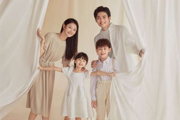 【全家福】·2个主题·4套服装·20张精修·拍摄120分钟