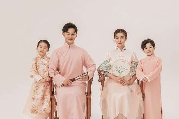 2个主题·6套服装·22张精修·拍摄120分钟