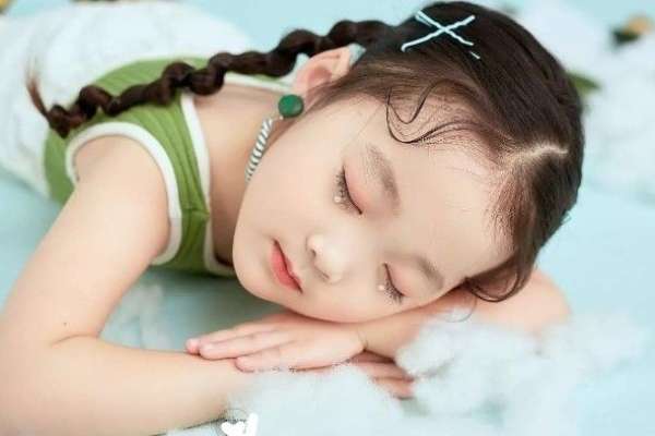 【宝宝照】·3个主题·6套服装·23张精修·拍摄120分钟