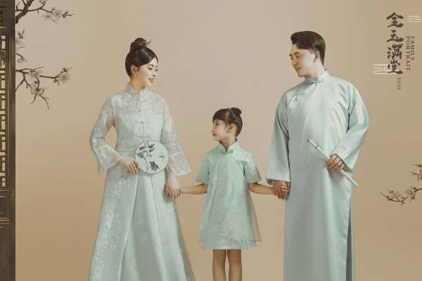 【全家福】·6个主题·2套服装·12张精修·拍摄120分钟