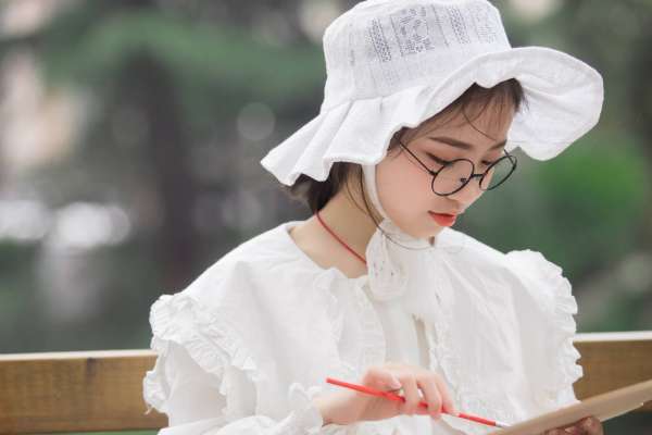3个主题·3套服装·18张精修·拍摄120分钟