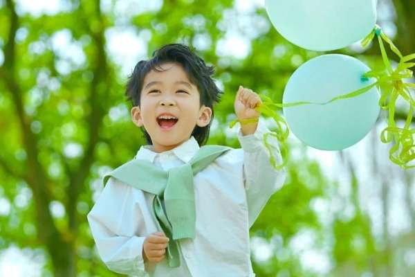 【外景系列】·5个主题·5套服装·25张精修·拍摄120分钟