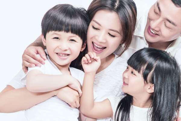 【亲子照】·1个主题·1套服装·5张精修·拍摄60分钟