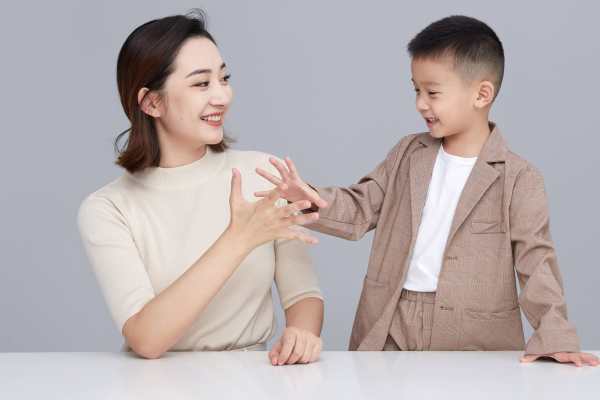 【亲子照】·3个主题·3套服装·18张精修·拍摄180分钟