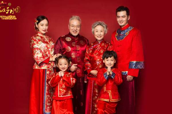 【全家福】·4个主题·4套服装·40张精修·拍摄200分钟