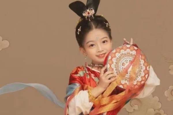 94个主题·4套服装·32张精修·拍摄120分钟