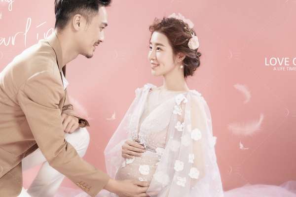 【孕妇照】·2个主题·40套服装·16张精修·拍摄130分钟