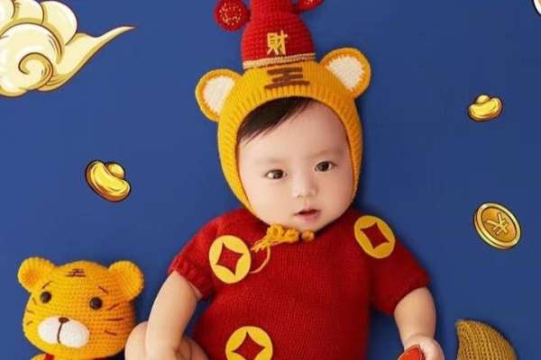 【宝宝照】·3个主题·3套服装·10张精修·拍摄60分钟