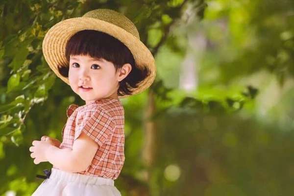 【儿童摄影】·4个主题·4套服装·30张精修·拍摄90分钟
