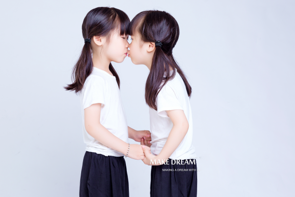 6个主题·6套服装·25张精修·拍摄90分钟