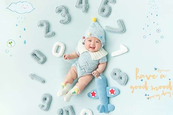【百天照】·3套服装·12张精修·拍摄120分钟