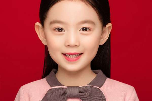 【证件照】·1个主题·1套服装·1张精修·拍摄20分钟