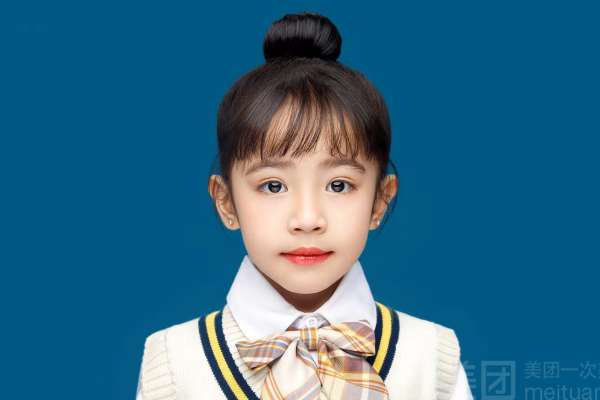 【证件照】·1个主题·1套服装·1张精修·拍摄30分钟