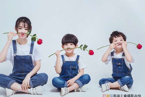 【亲子照】·3个主题·3套服装·22张精修·拍摄120分钟
