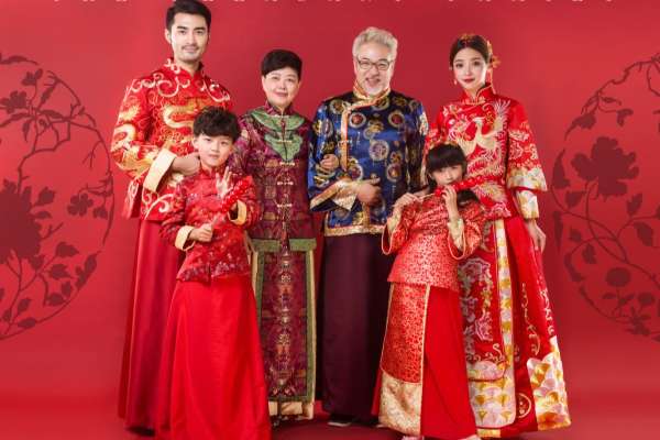 【全家福】·2个主题·2套服装·16张精修·拍摄200分钟