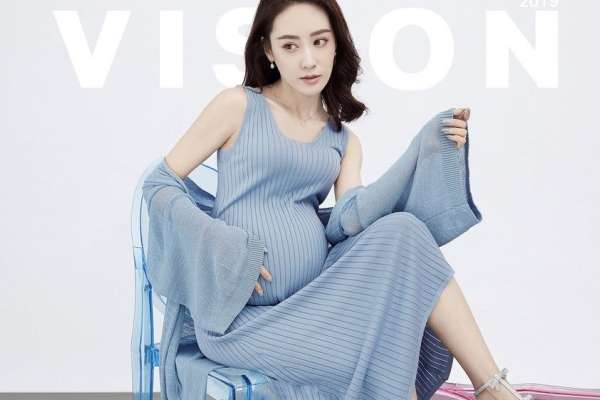 【孕妇照】·2套服装·12张精修·拍摄90分钟