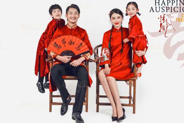 【亲子照】·1个主题·1套服装·3张精修·拍摄30分钟