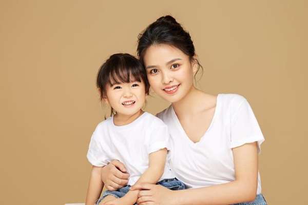 【亲子照】·2个主题·4套服装·16张精修·拍摄180分钟